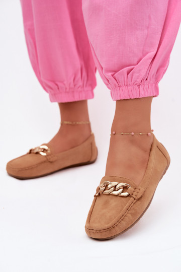 Mocasines dorados para mujer con cadena de ante sintético color marrón Amaretto 2