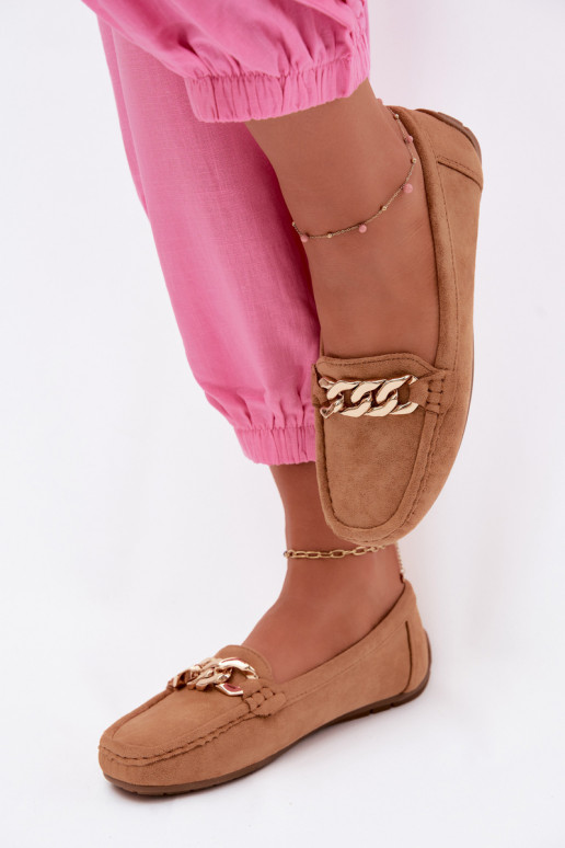 Mocasines dorados para mujer con cadena de ante sintético color marrón Amaretto