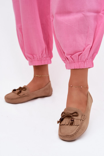 Mocasines planos para mujer con lazos y borlas de ante sintético color arena Bluebell 2