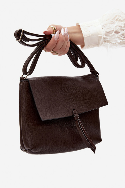 Bolso mensajero con flecos en cuero sintético color chocolate Sigrid