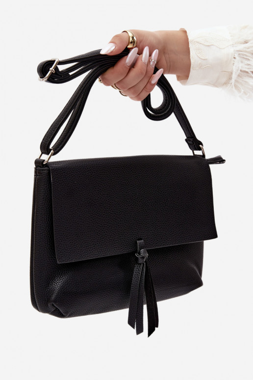 Bolso mensajero con flecos en cuero sintético color negro Sigrid