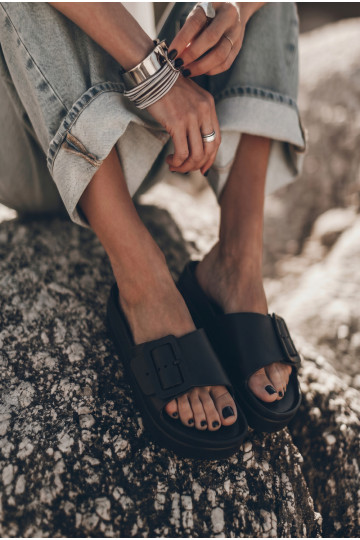 Zapatillas negras de mujer con plataforma y hebillas Caramel