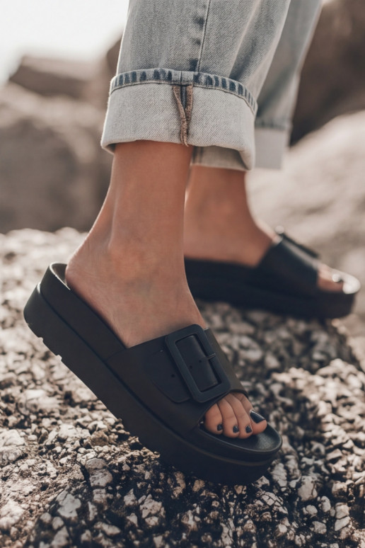 Zapatillas negras de mujer con plataforma y hebillas Caramel
