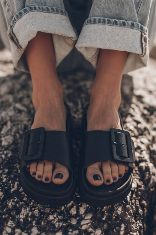 Zapatillas negras de mujer con plataforma y hebillas Caramel