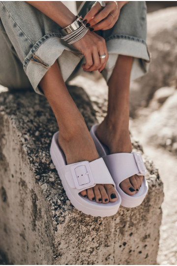 Zapatillas blancas de mujer con plataforma y hebillas Caramel