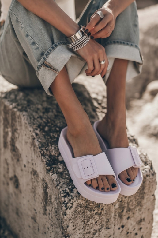 Zapatillas blancas de mujer con plataforma y hebillas Caramel
