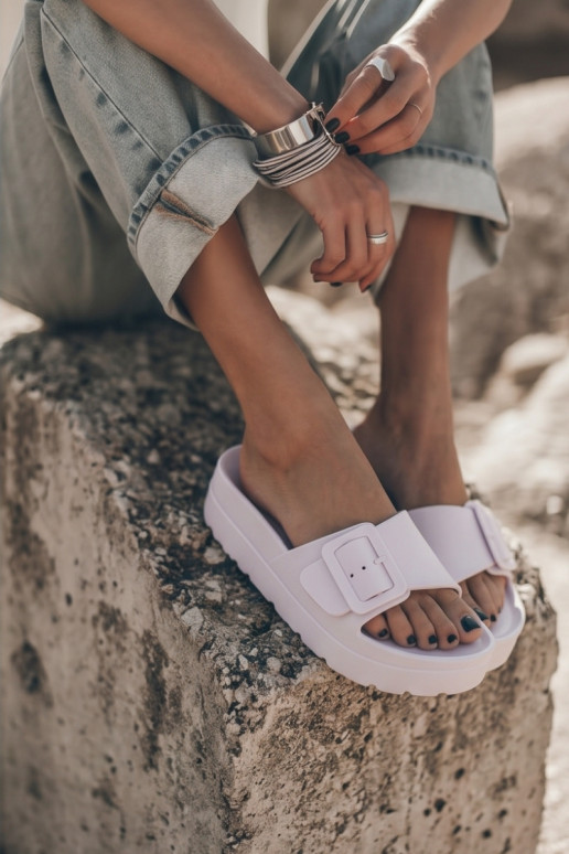 Zapatillas blancas de mujer con plataforma y hebillas Caramel