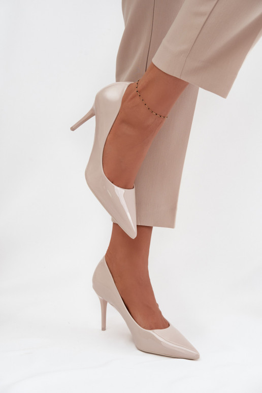Zapatos de tacón alto de cuero sintético marfil con efecto charol Jadira
