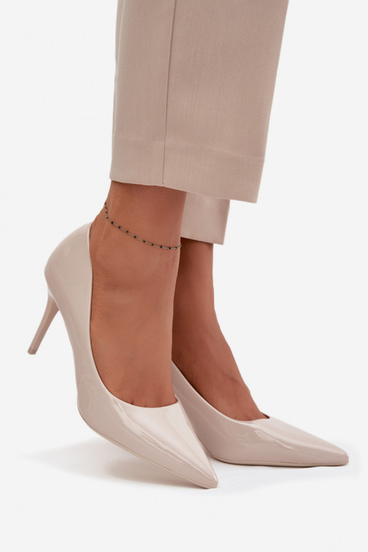 Zapatos de tacón alto de cuero sintético marfil con efecto charol Jadira