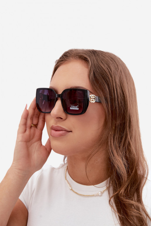 Gafas de sol con detalles decorativos en color negro