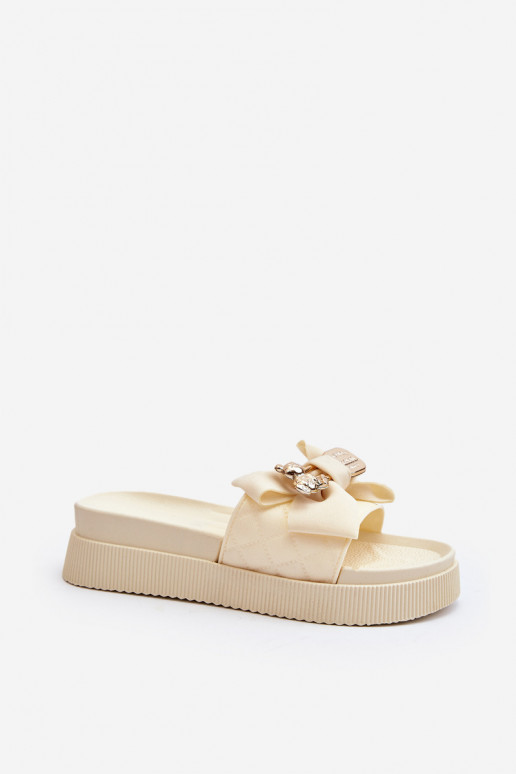 Zapatillas color arena para mujer con lazos y ositos Katterina