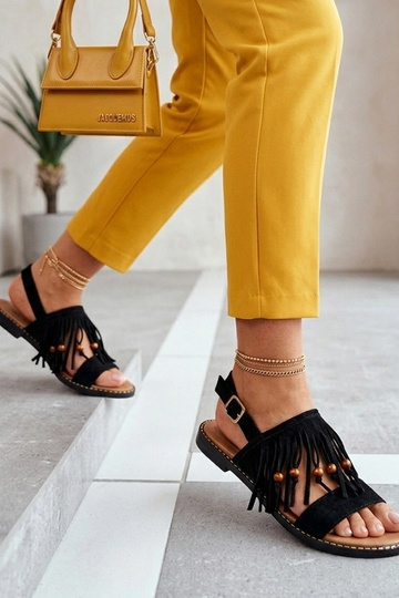 Sandalias planas negras con flecos Gladys 2