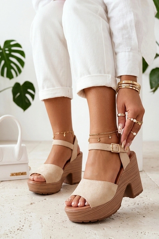 Sandalias color arena para mujer con tacón grueso Elara