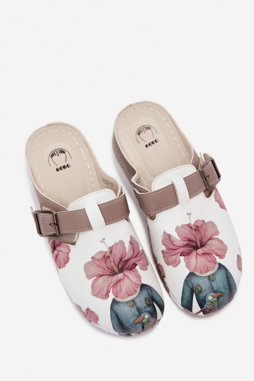 Zuecos para mujer con hebillas color arena