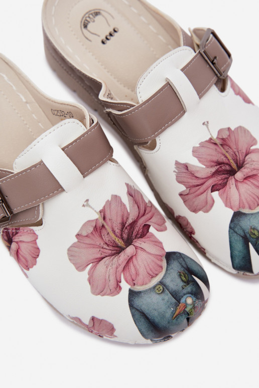 Zuecos para mujer con hebillas color arena