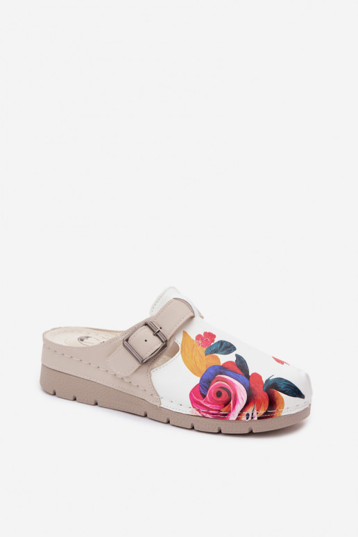 Zuecos para mujer con hebillas color arena