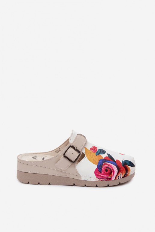 Zuecos para mujer con hebillas color arena