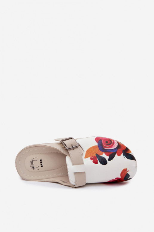 Zuecos para mujer con hebillas color arena