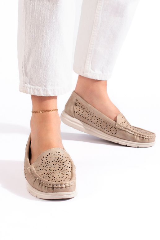 Mocasines perforados beige para mujer