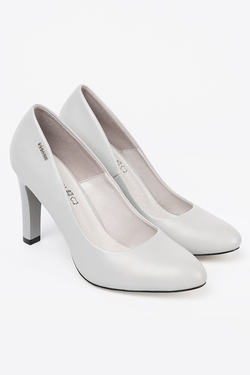 Zapatos de tacón grises clásicos