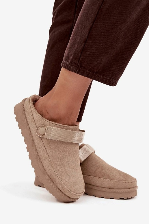 Zapatillas de casa cálidas para mujer con pelo por dentro en plataforma color arena Azida