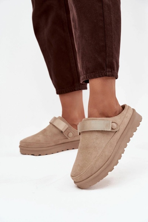 Zapatillas de casa cálidas para mujer con pelo por dentro en plataforma color arena Azida