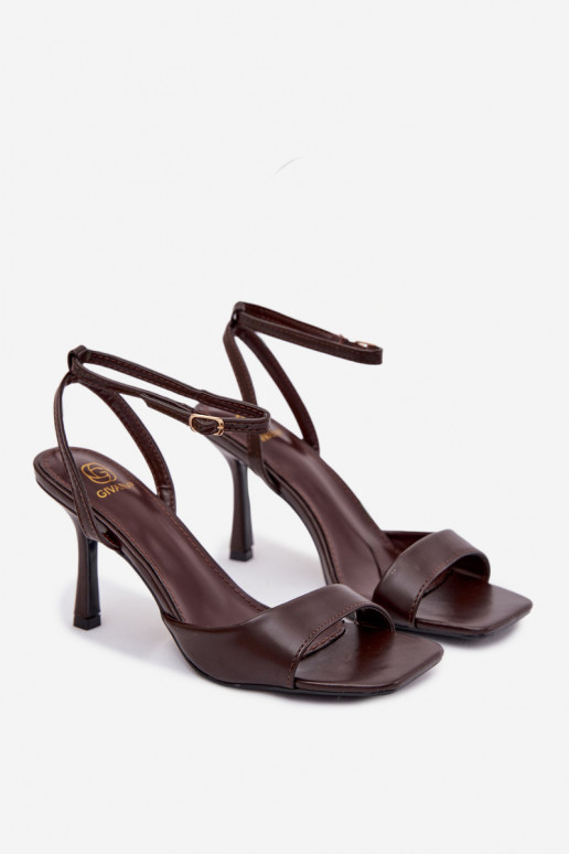 Sandalias de mujer con tacones finos de cuero sintético CzekoladoĮe Brisora
