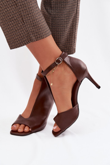 Sandalias de mujer con tacones finos en color chocolate Helira