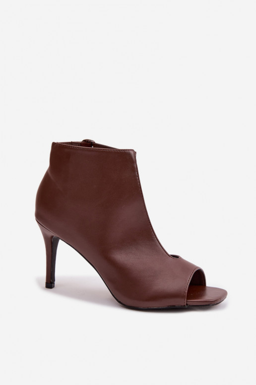 Sandalias de mujer con tacones finos en color chocolate Helira