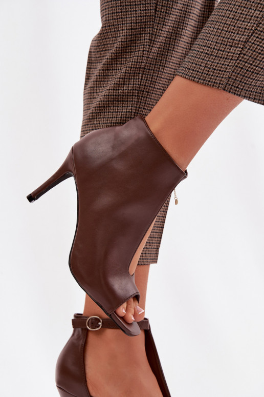 Sandalias de mujer con tacones finos en color chocolate Helira