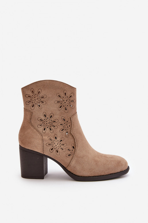 Botines con detalles de encaje y tacones de ante sintético en color arena Nevishiia