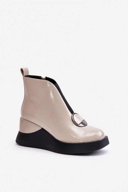Botines de color arena con plataforma y efecto charol D&A MR880-136