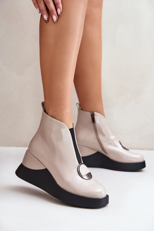 Botines de color arena con plataforma y efecto charol D&A MR880-136