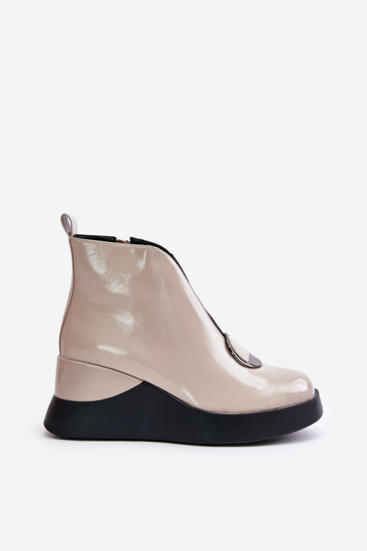 Botines de color arena con plataforma y efecto charol D&A MR880-136