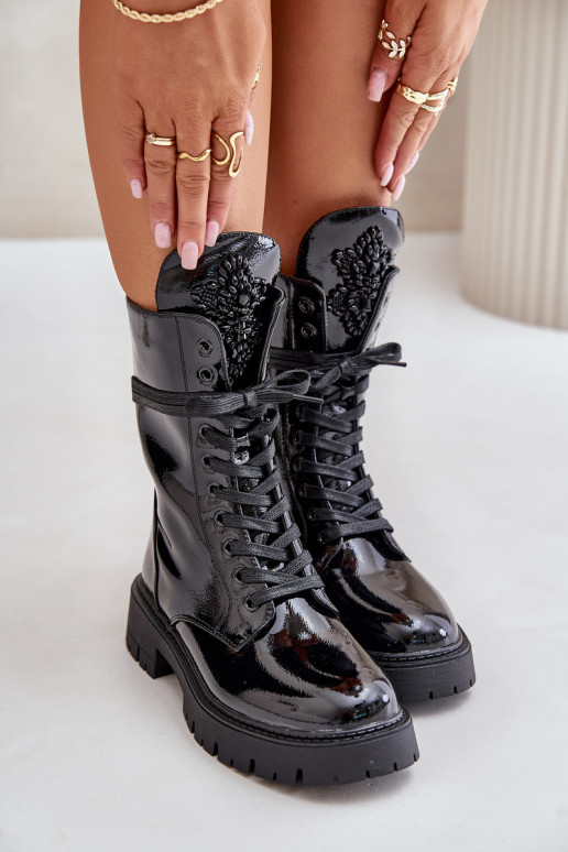 Botines de trabajo negros con adornos y efecto charol Kelilea