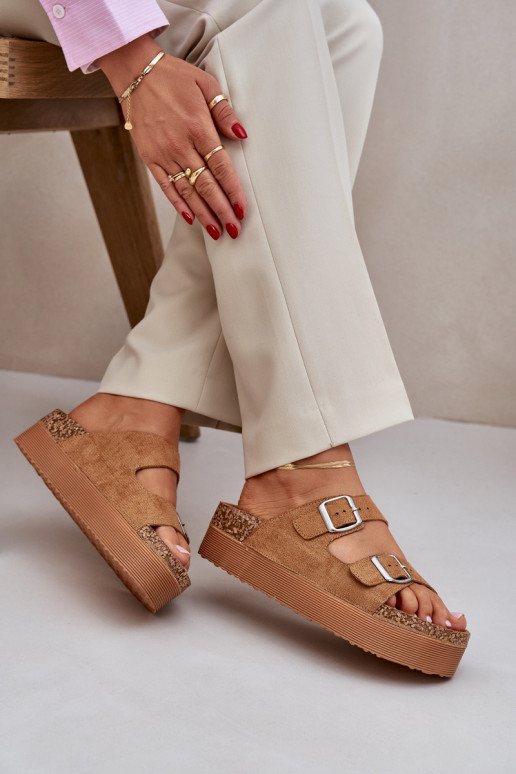 Chanclas de mujer con plataforma y hebillas en marrón Aramia