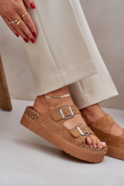 Chanclas de mujer con plataforma y hebillas en marrón Aramia