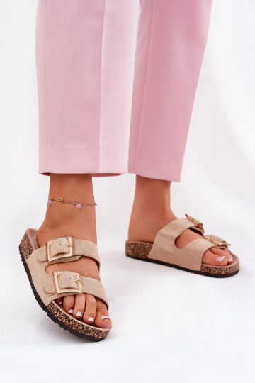 Chanclas de mujer con hebillas en suela de corcho en arena con corazones