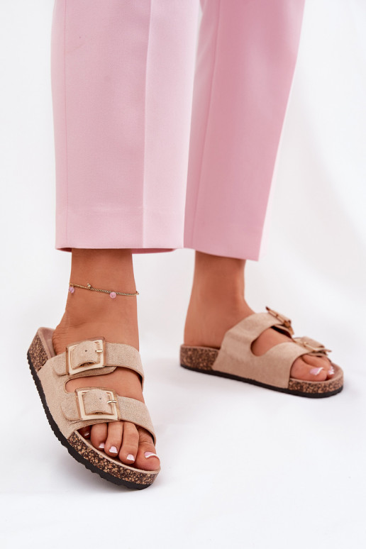 Chanclas de mujer con hebillas en suela de corcho en arena con corazones