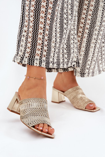 Chanclas de mujer con trenzado y tacones en dorado Ciariloria