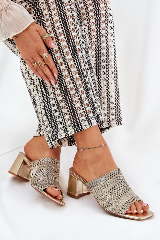 Chanclas de mujer con trenzado y tacones en dorado Ciariloria