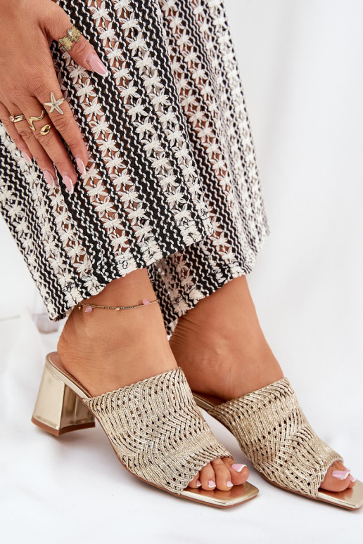 Chanclas de mujer con trenzado y tacones en dorado Ciariloria
