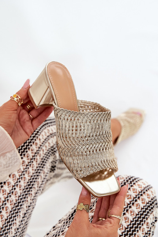 Chanclas de mujer con trenzado y tacones en dorado Ciariloria