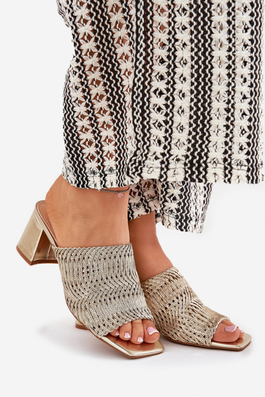 Chanclas de mujer con trenzado y tacones en dorado Ciariloria