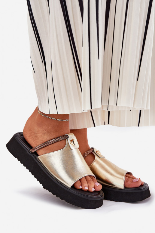 chanclas de cuero para mujer con plataforma y tacones decorados en dorado D&A MK51-475