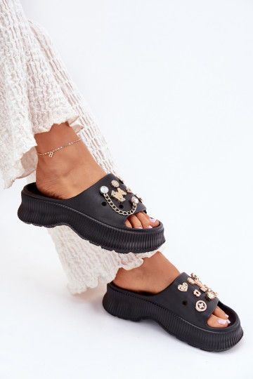 Zapatillas ligeras para mujer con detalles dorados y clips en negro Hortiana