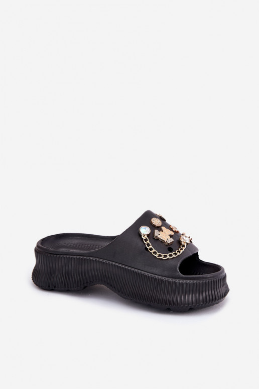 Zapatillas ligeras para mujer con detalles dorados y clips en negro Hortiana