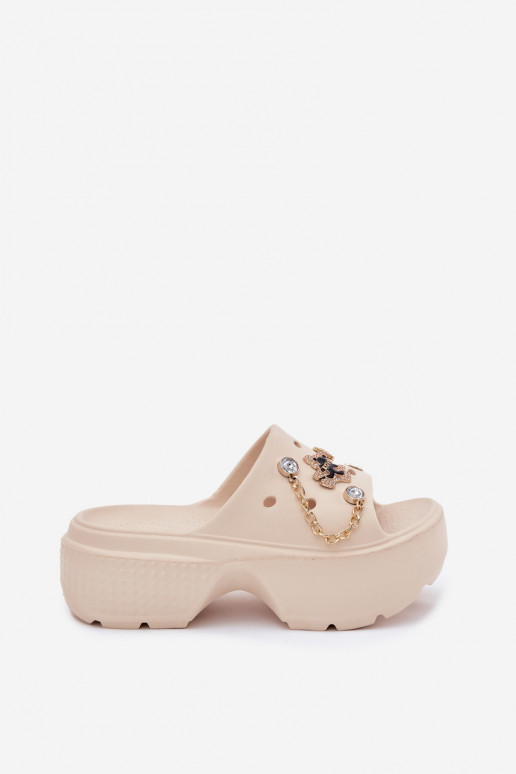 Zapatillas ligeras para mujer en plataforma con detalles dorados y clips en color arena Ivoriel