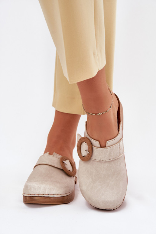 Zuecos de mujer con hebillas en color arena Inblu TF000001