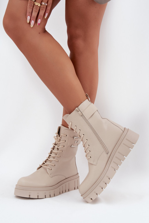 Botines aislados con plataforma y detalles decorativos en marfil Lyrana